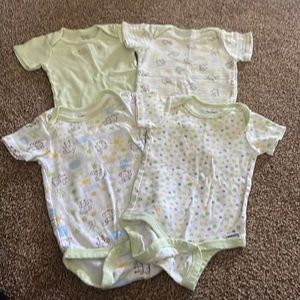 4 Gerber onesies 3-6M